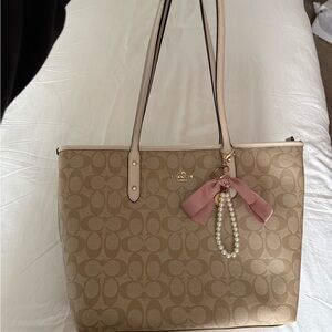 Coach Signature Tote
